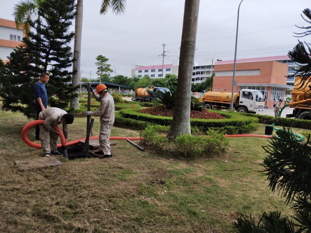 Hút bể phốt Thanh Miện Hải Dương 2 dich vu hut be phot thanh mien hai duong 1