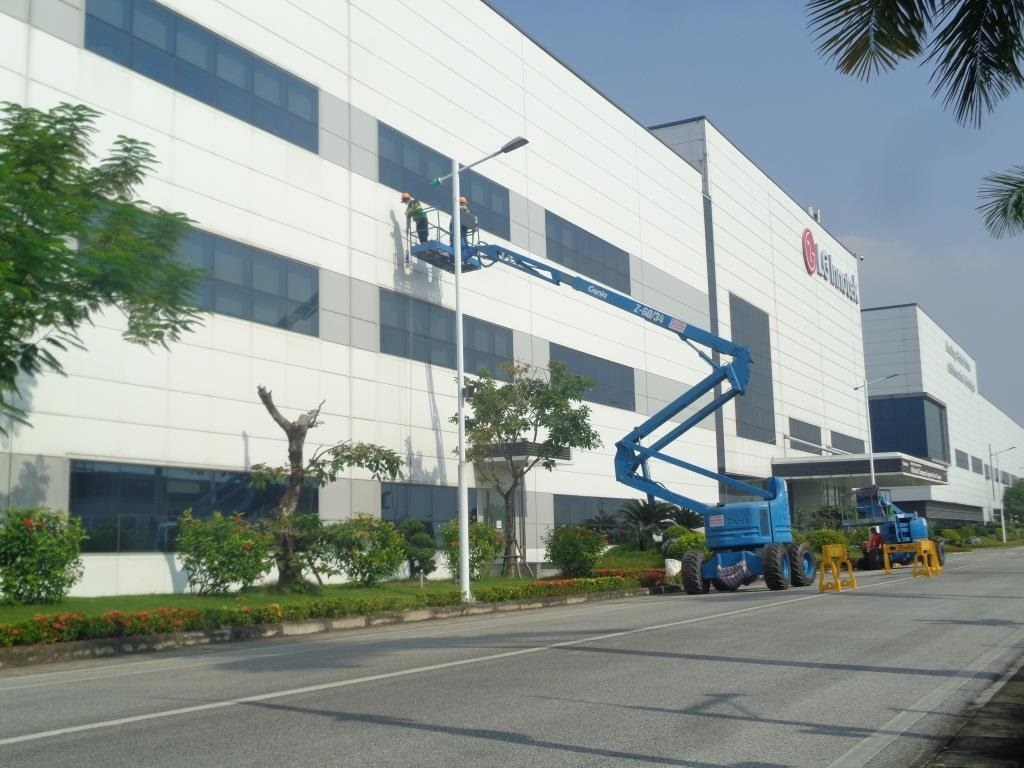 Dịch vụ Panel lau kính tòa nhà cao tầng tại Hải Phòng 2 dich vu ve sinh panel 40