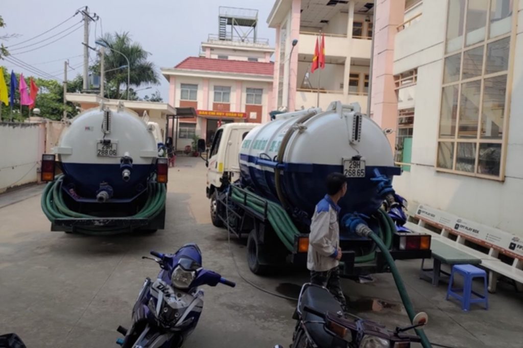 Hút hầm cầu Dĩ An giá rẻ chỉ từ 200K - Bảo hành miễn phí 60 tháng 12 hút hầm cầu dĩ an