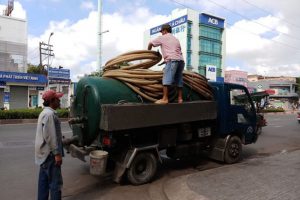 Hút hầm cầu Dĩ An giá rẻ chỉ từ 200K - Bảo hành miễn phí 60 tháng 3 hút hầm cầu dĩ an