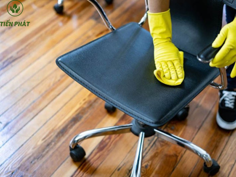 Dịch vụ giặt ghế văn phòng tại TPHCM có mặt nhanh ⚡️trong 15P 2 giat ghe van phong tai tphcm1