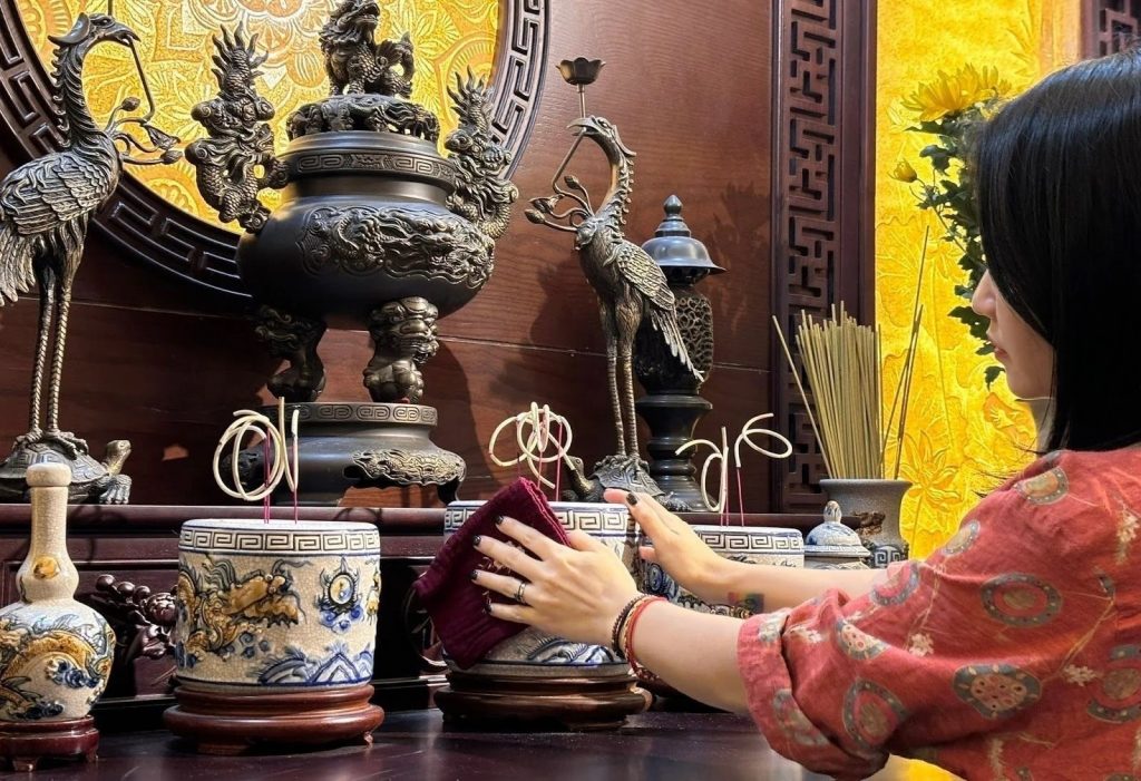 Gia chủ có nên chuyển bát hương từ nhà cũ sang nhà mới 1 Bát hương